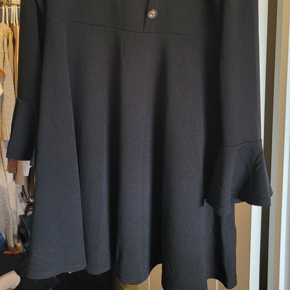 Black bell sleeved dress - Picture 2 of 2